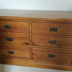 Bedroom furniture set