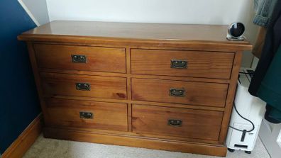 Bedroom furniture set