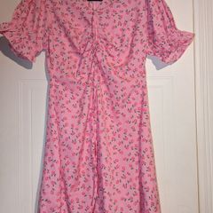 gorgeous floral, ruched, midi dress from Quiz. Perfect for summer