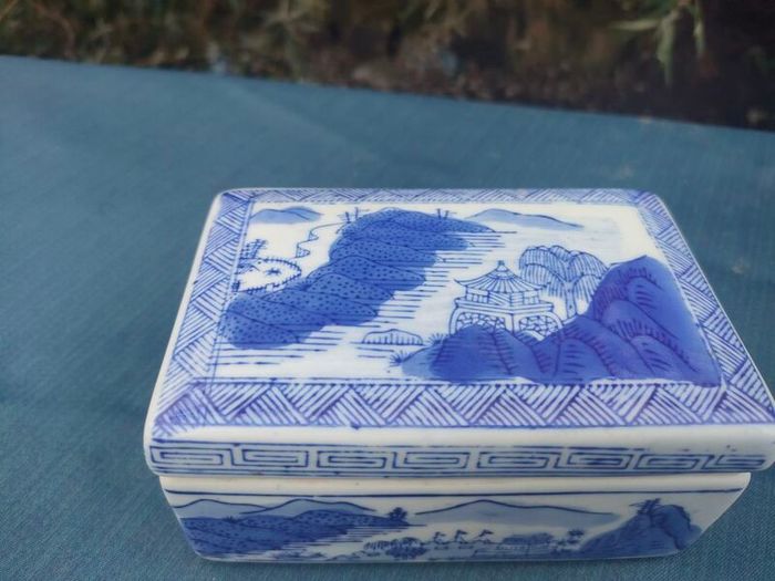 Vintage Chinese Porcelain Lidded Ink Box