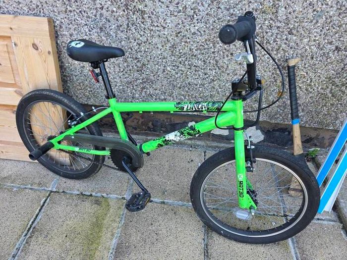 Halfords x rated flair bmx stunt bike