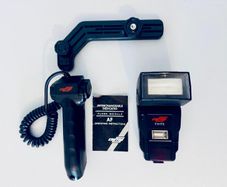 Centon FH-95 Interchangeable Dedicated Flash Kit with Bracket, Handle & Manual