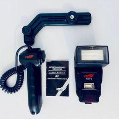 Centon FH-95 Interchangeable Dedicated Flash Kit with Bracket, Handle & Manual