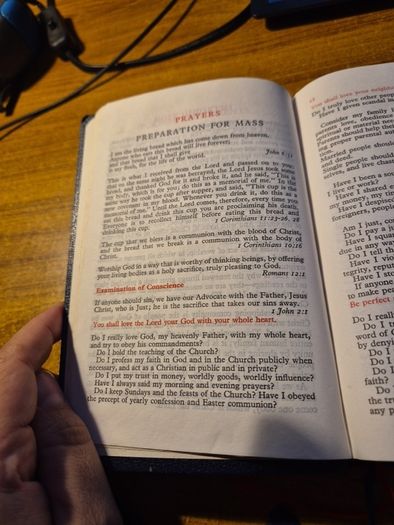 The Sunday Missal, 1987. Sunday Masses for the entire three-year cycle complete in one volume. Collins