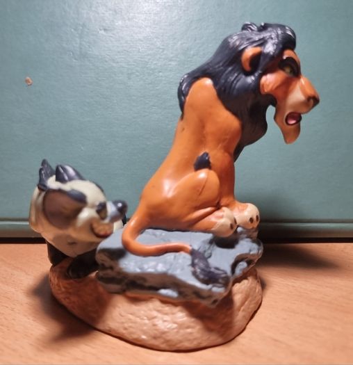 Disney store Lion King SCAR and BANZAI Plastic Figurine Statue. 8 cm.