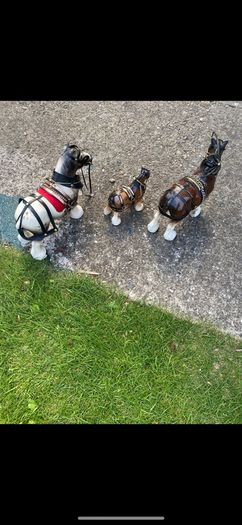 3 horse set