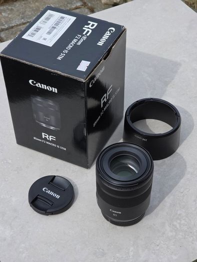 Canon RF 85mm f/2.0 Macro IS STM
