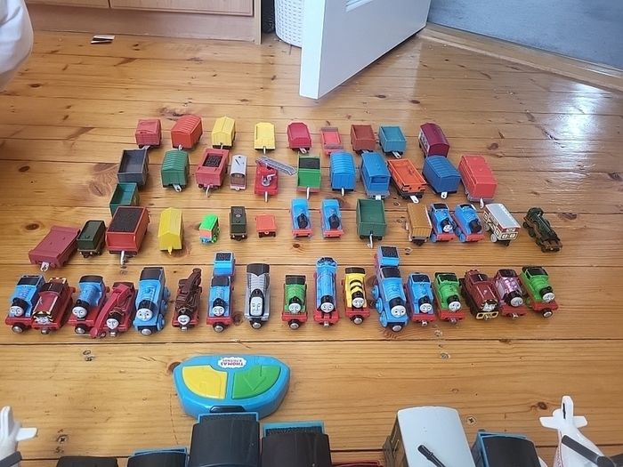 Thomas the tank everything! train sets, engines, tracks, carriages.. New Value is more than e1000.