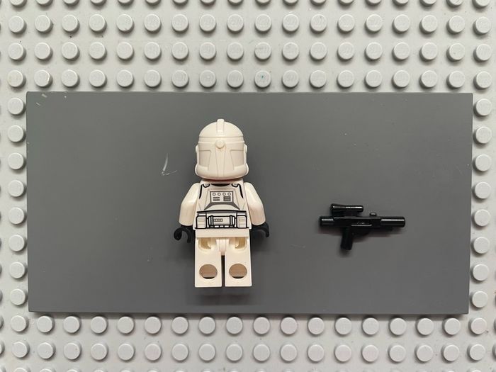 lego Star Wars sw1094 Clone Trooper, 501st Legion (Phase 2) minifigure- White Arms, Nougat Head