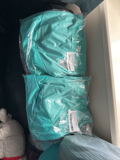 Deliveroo. Size L