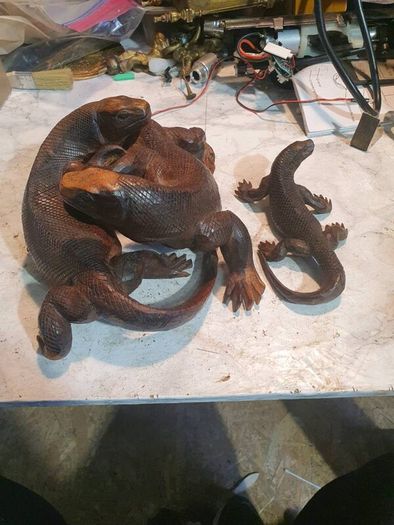 Komodo Battle sculpture