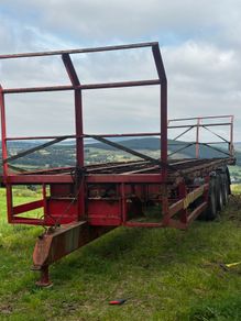 Bale trailer