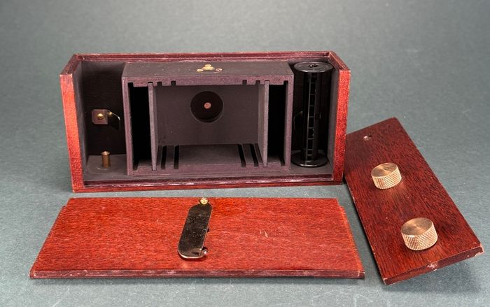 The Silver Jewel Pinhole Camera