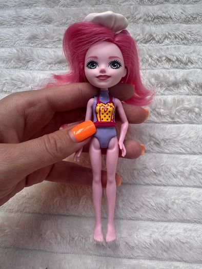 Enchantimals Petya Pig Baking Buddies Mini Doll Used Please see photos