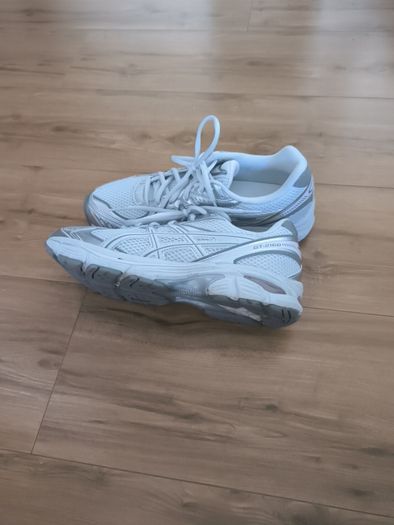 men shoes oasics, size 42, UK 7.5, like new
