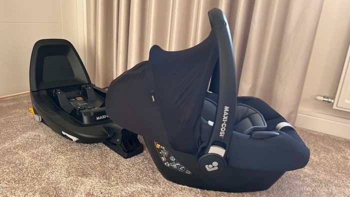 Like-New Maxi-Cosi TINCA Car Seat in Black & Grey & universal ISOFIX Maxi-Cosi FamilyFix2 for Preemie, Newborn, Baby, Toddler - 2 Piece Bundle