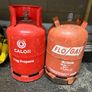 x2 gas cylinders Image 4