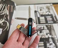 Victorinox Swiss Bit Swiss Army Knife Keychain tool with 16GB pen drive