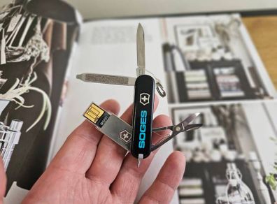 Victorinox Swiss Bit Swiss Army Knife Keychain tool with 16GB pen drive