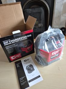 Car battery charger, NEW