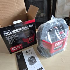 Car battery charger, NEW