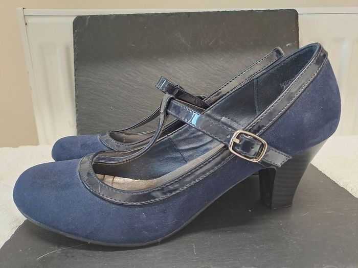 Black and navy suede heels size 8