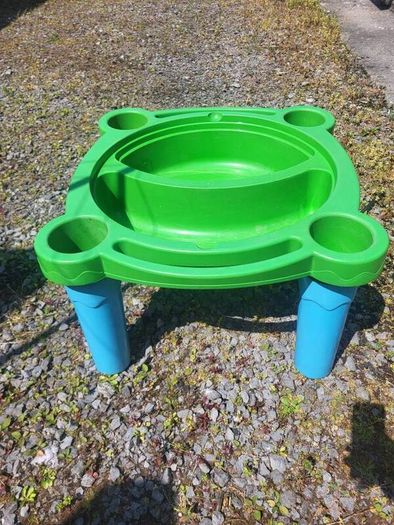 Children's sandbox on legs