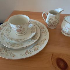 Vintage Budlet Fine China 21-Piece Tea Set