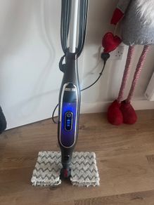 SHARK automatic steam mop.