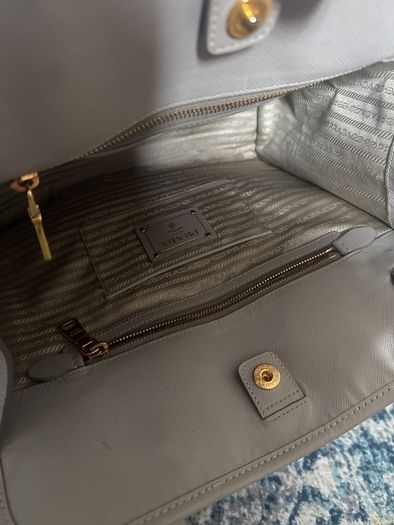 Amazing lather Prada bag, still in a very good condition.see photos