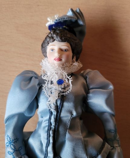 Collectible miniatrue porcellain dolls