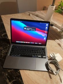 2020 MacBook Air 8gb W/ charger