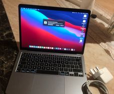 2020 MacBook Air 8gb W/ charger