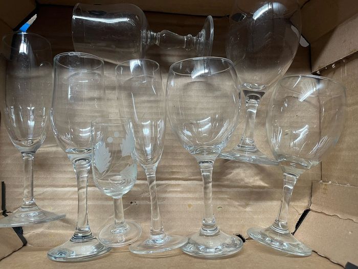 Guinness coors Heineken Murphy's Guinness peroni budweiser asahi Heineken coors tuborg outcider bulmers Paulaner pint beer glasses Jameson whisky glasses wine glasses red bull crystal glasses cognac gin glasses