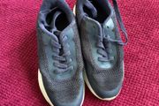 Kids trainers size 4