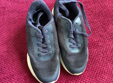 Kids trainers size 4