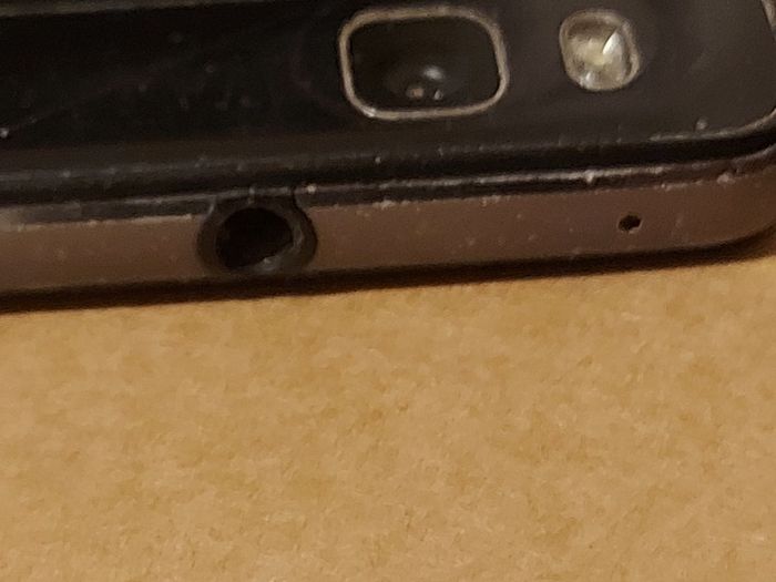 HUAWEI P9 Lite, Model VNS-L31, 16GB, 3GB Ram, Sim Holder missing, otherwise excellent condition, Vodafone network
