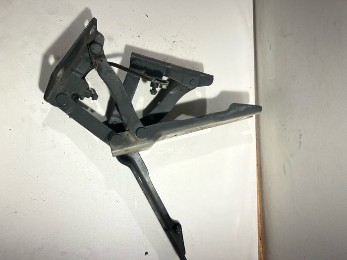BMW E60 E61 5 series Pair of Left Right Front Bonnet Hinges 7008727 A3l2b86g