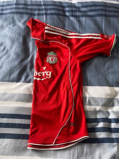 Size 7-8yrs Liverpool jersey