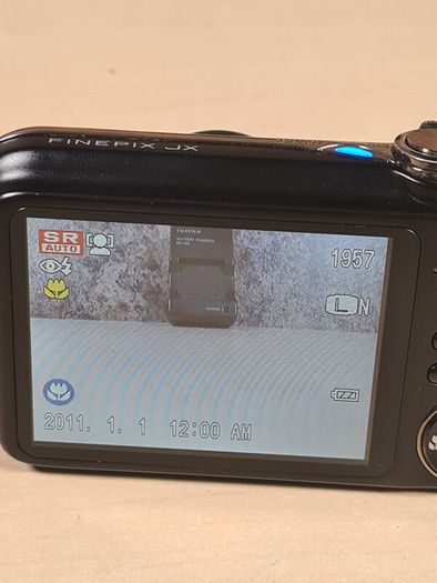 FUJIFILM FINEPIX JX400 digital camera 16mp mega pixel plus charger and case