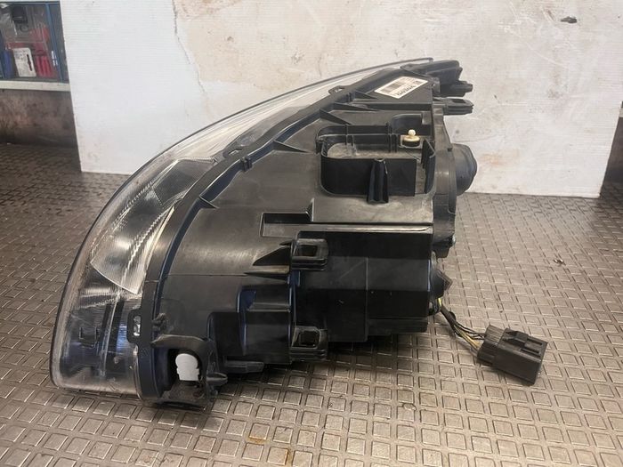 Volvo V60/S60 headlight 31420272