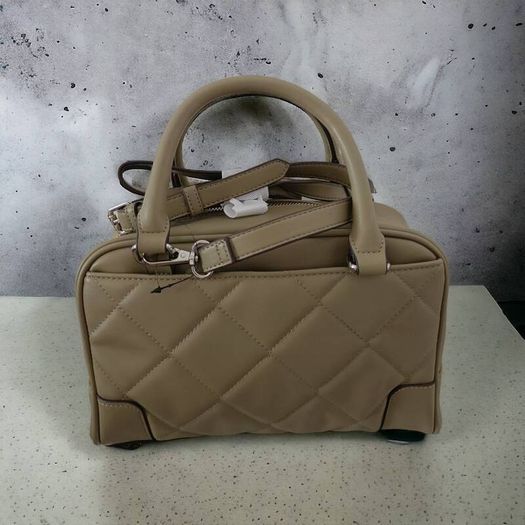 TAHARI satchel