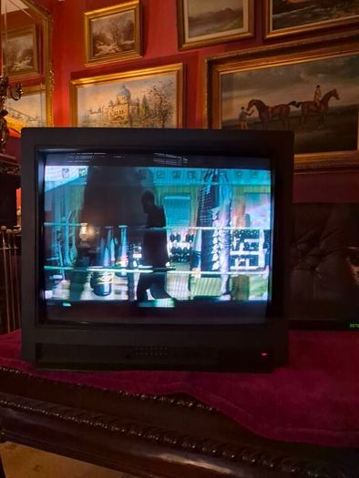 Vintage  20" Mitsubishi Tv & Remote