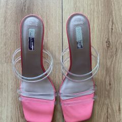 Ladies Beautiful Coral Sandals size 6 Brand New
