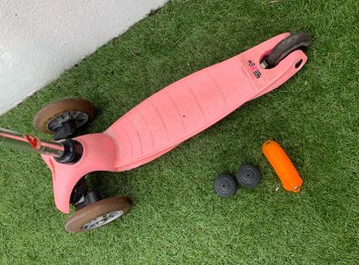 Mini Micro Classic Scooter Plus Free Hand Covers & Helmet