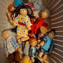 Doll house figures
