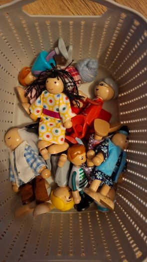 Doll house figures