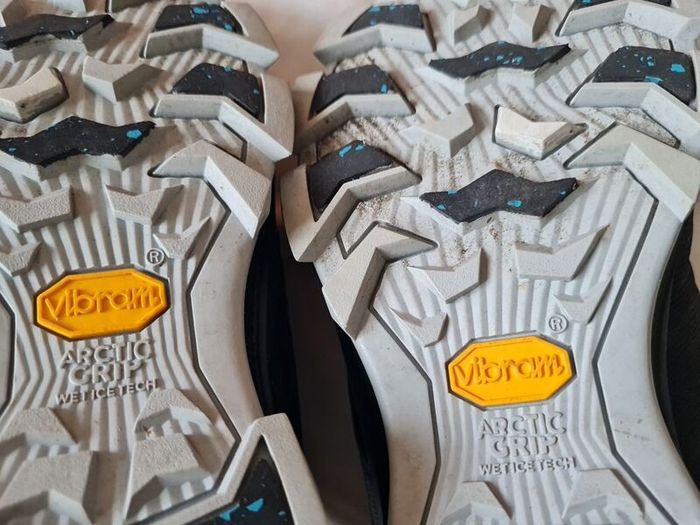 merrell thermo freeze waterproof walking/hiking shoes Size 6.5 eu 40 black In excellent condition