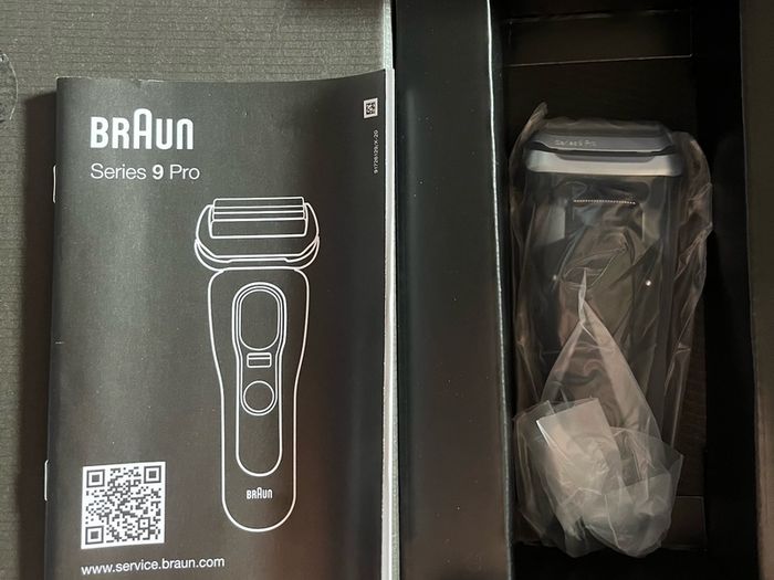 Braun Series 9 Pro Electric Shaver 4+1 head wet & dry razor with SmartCare 5 in 1 charging Cleaning station BRAND NEW
