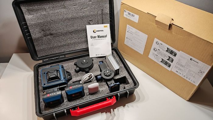 360 x 4D 16 Line Green Laser Level with case, 2x Battery, mini tripod.